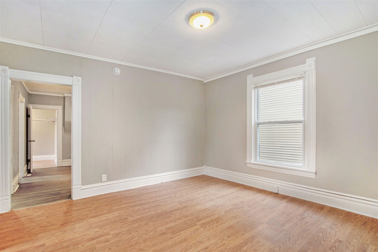 1043 Bridge Street, Grand Rapids, MI, 49504-5061