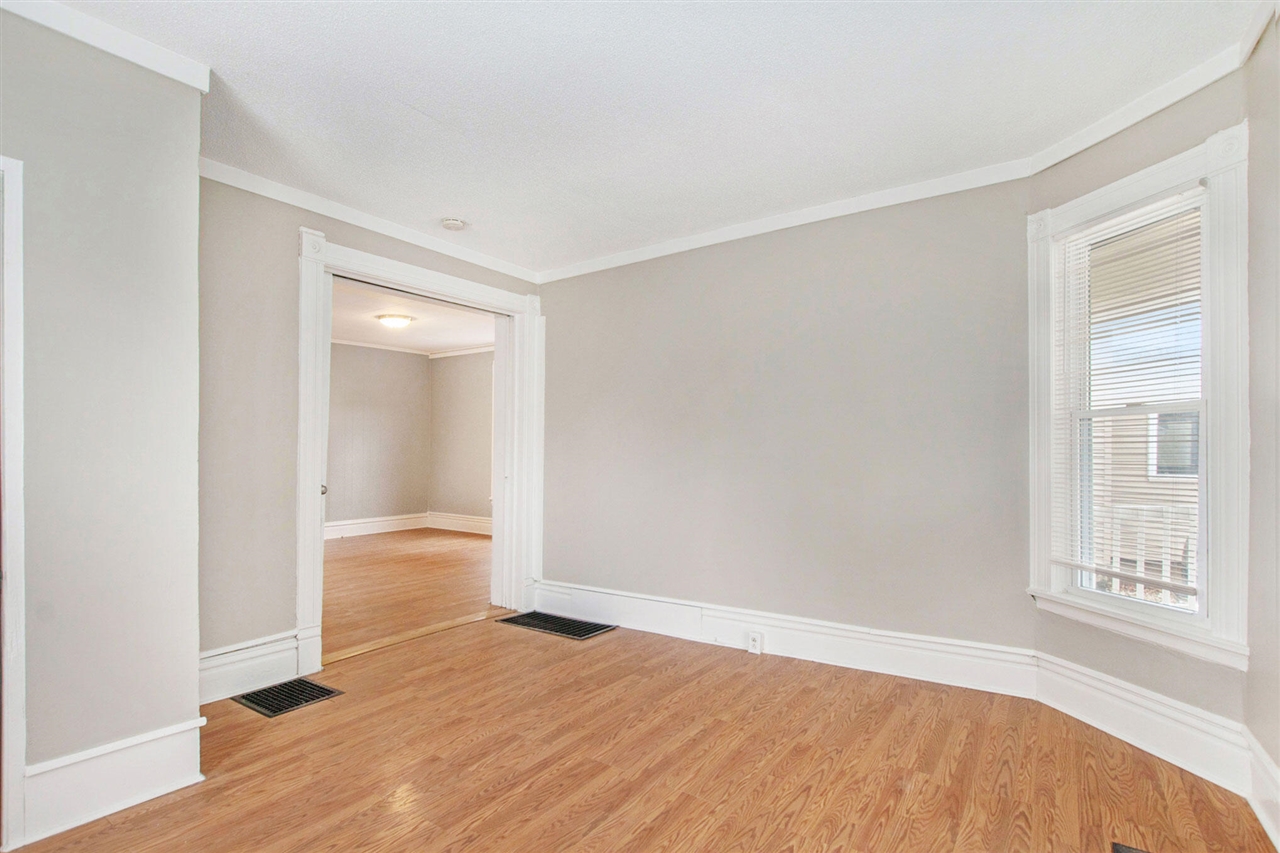 1043 Bridge Street, Grand Rapids, MI, 49504-5061