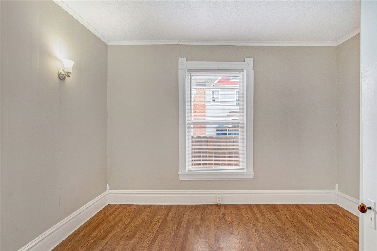 1043 Bridge Street, Grand Rapids, MI, 49504-5061