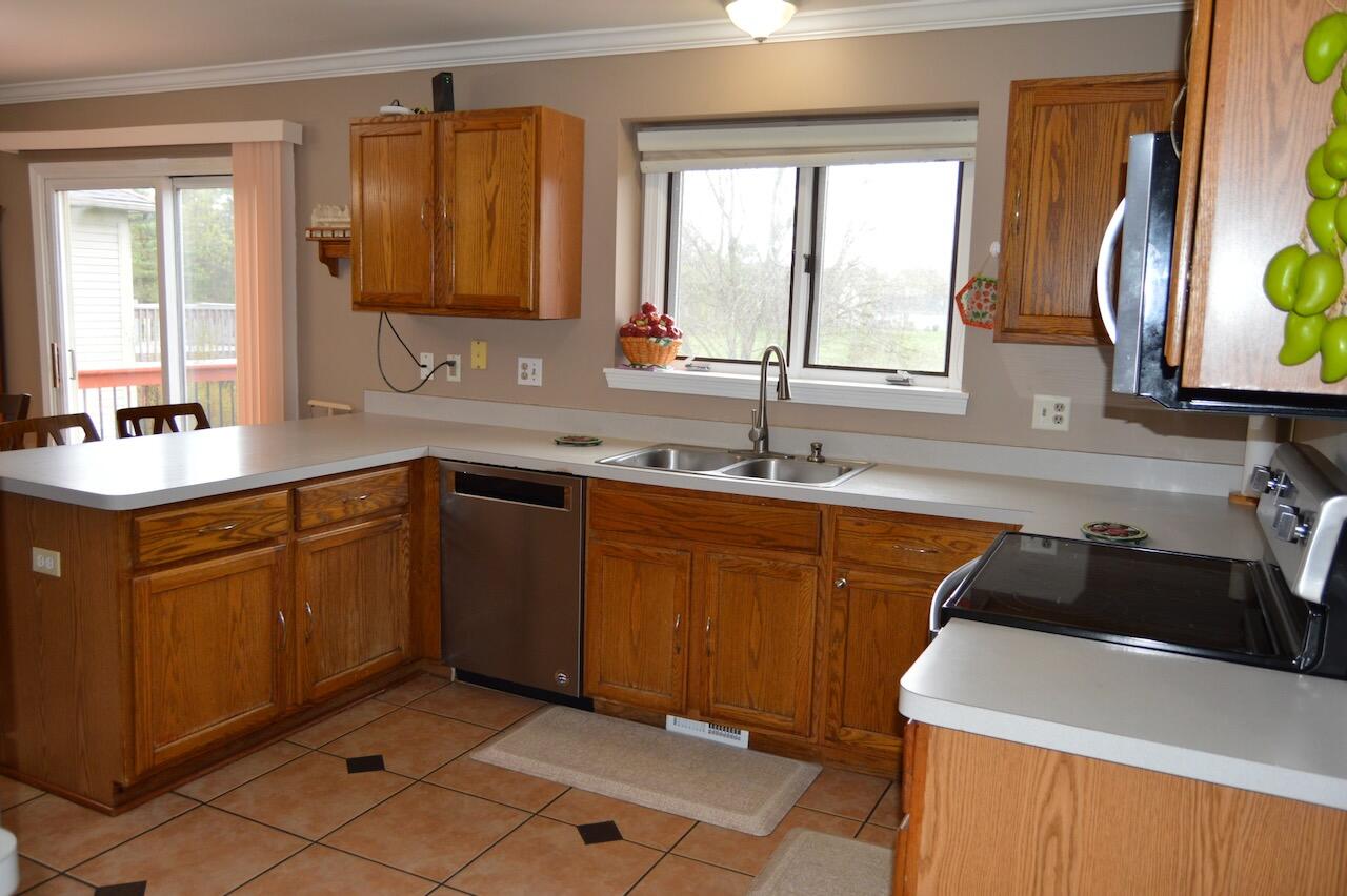 808 Church Street, Fowlerville, MI, 48836-7919