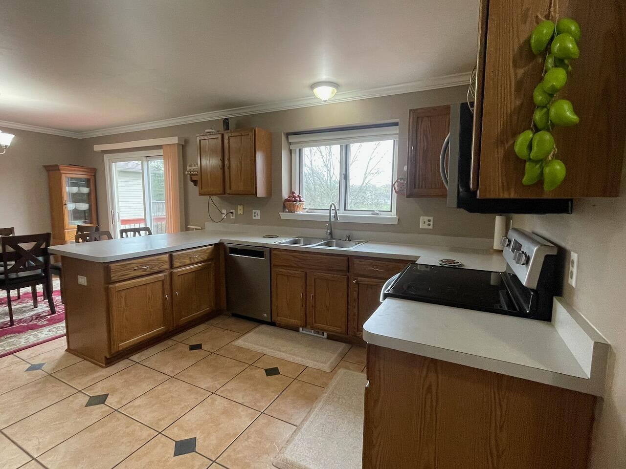 808 Church Street, Fowlerville, MI, 48836-7919
