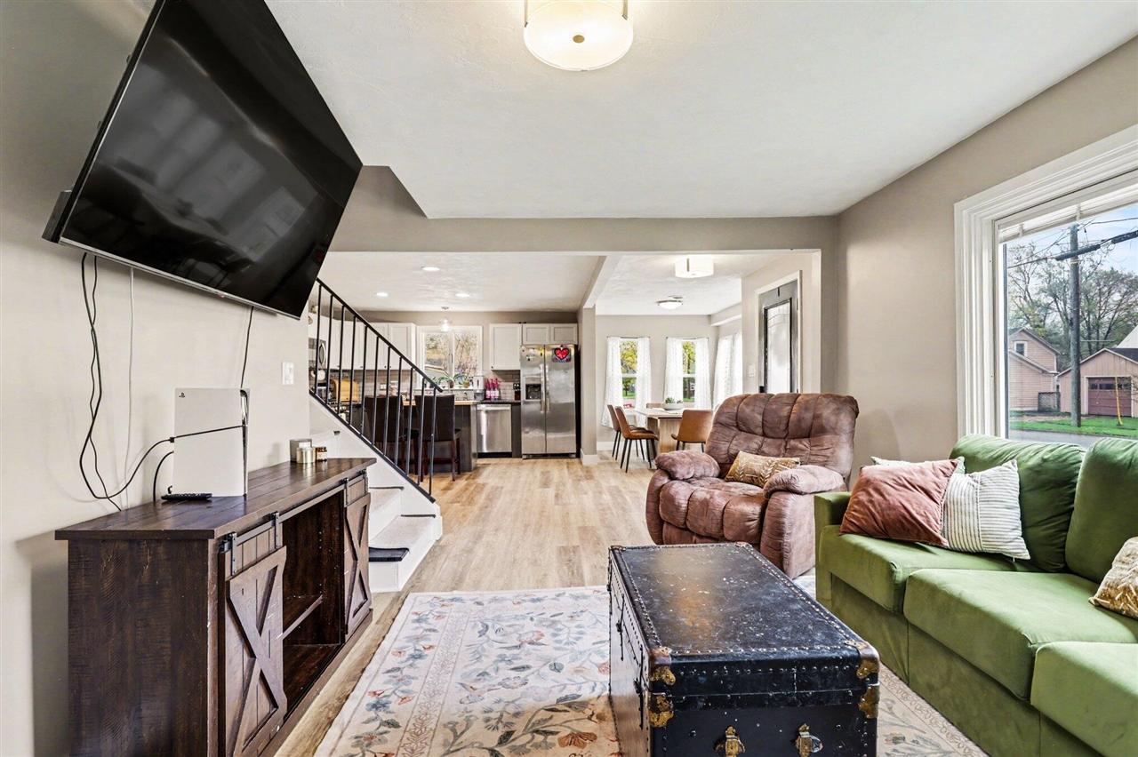 112 W Spruce Street, Marshall, MI, 49068-1852