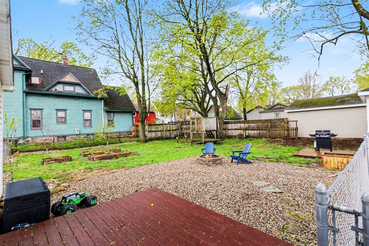 112 W Spruce Street, Marshall, MI, 49068-1852