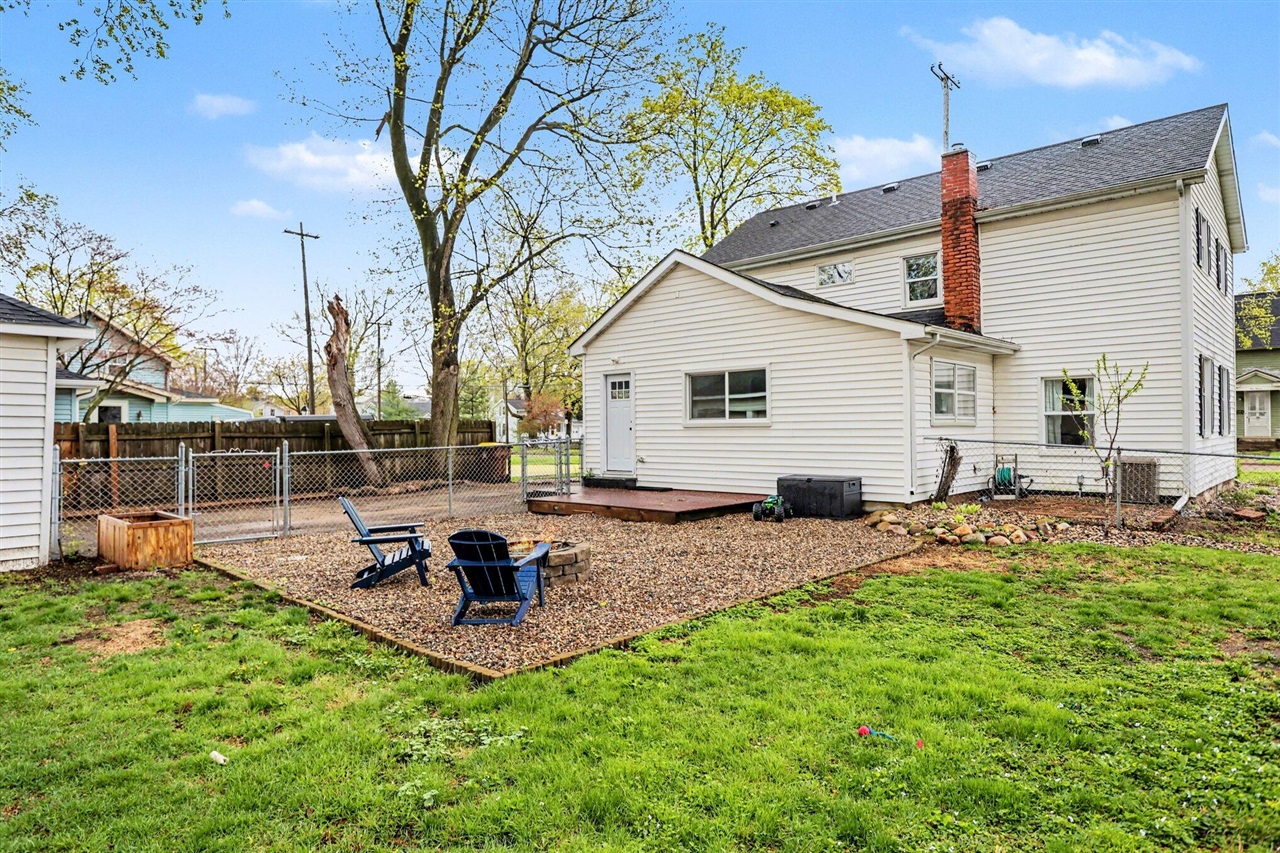 112 W Spruce Street, Marshall, MI, 49068-1852