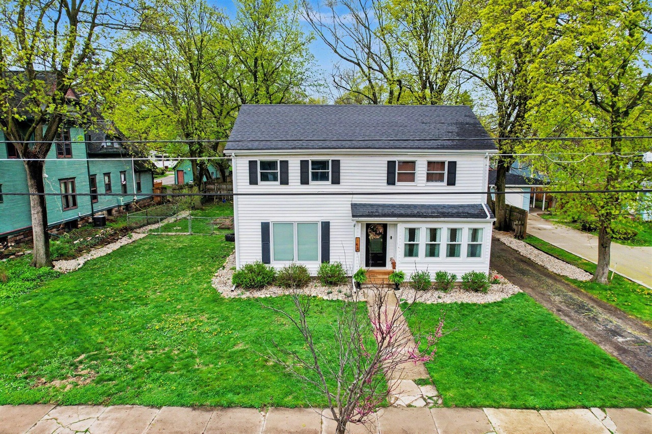 112 W Spruce Street, Marshall, MI, 49068-1852
