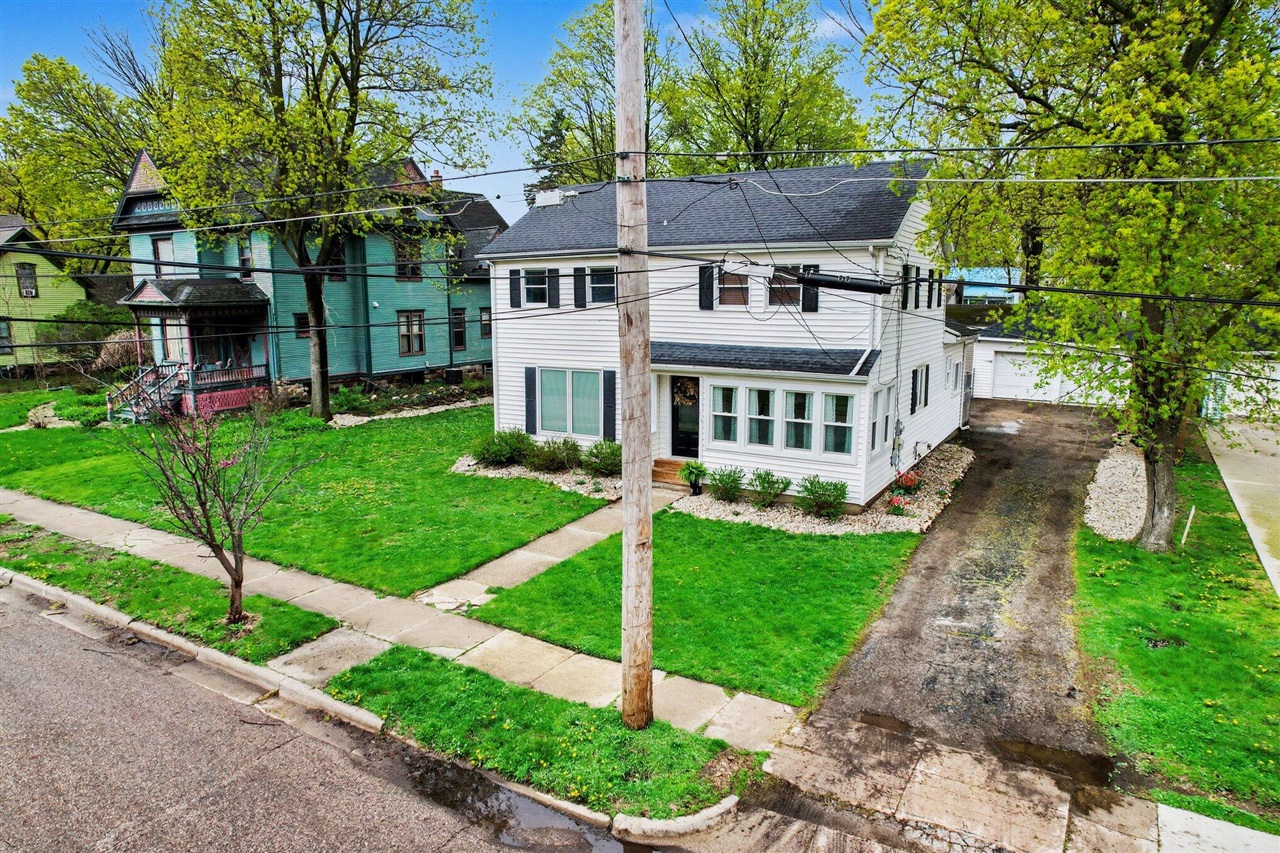 112 W Spruce Street, Marshall, MI, 49068-1852