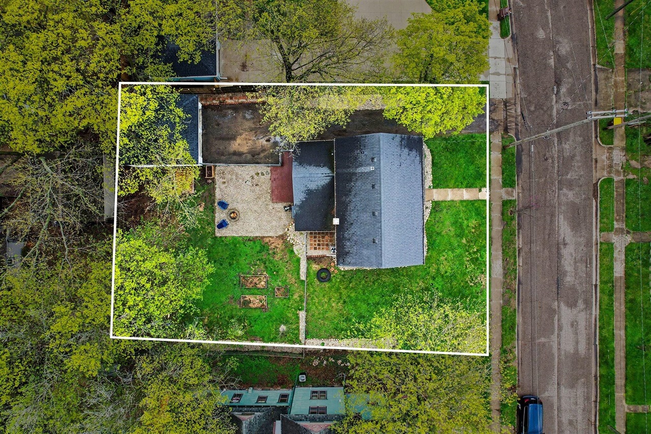 112 W Spruce Street, Marshall, MI, 49068-1852