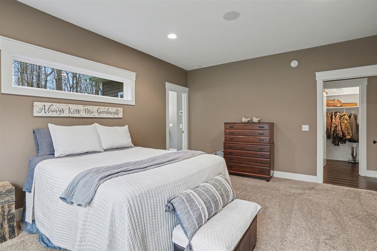 5327 128th Avenue, Fennville, MI, 49408-9472