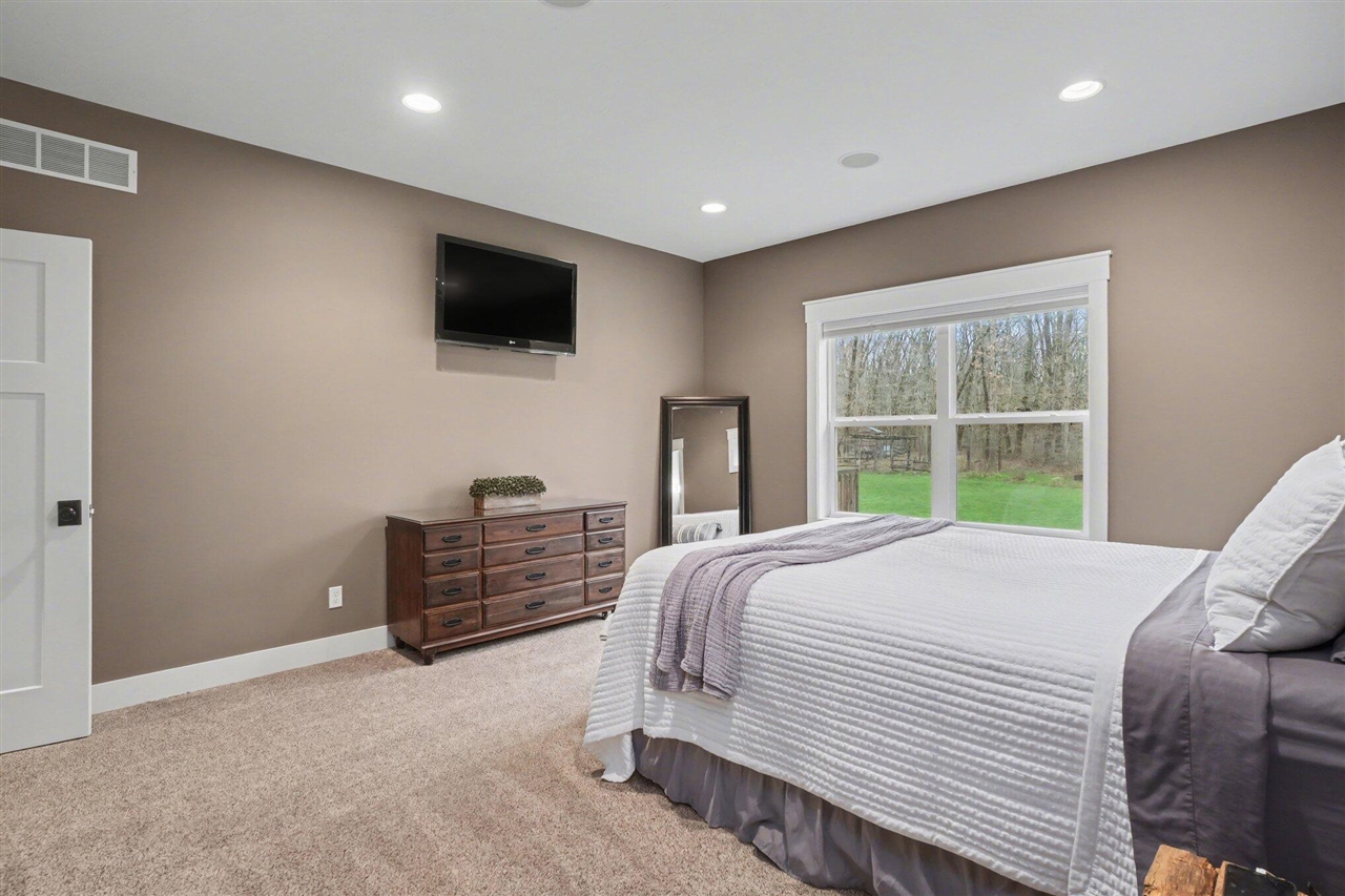 5327 128th Avenue, Fennville, MI, 49408-9472