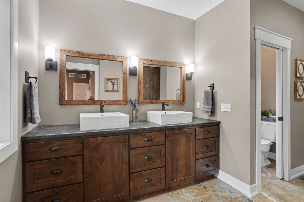 5327 128th Avenue, Fennville, MI, 49408-9472