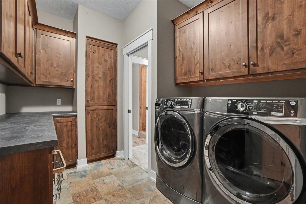 5327 128th Avenue, Fennville, MI, 49408-9472