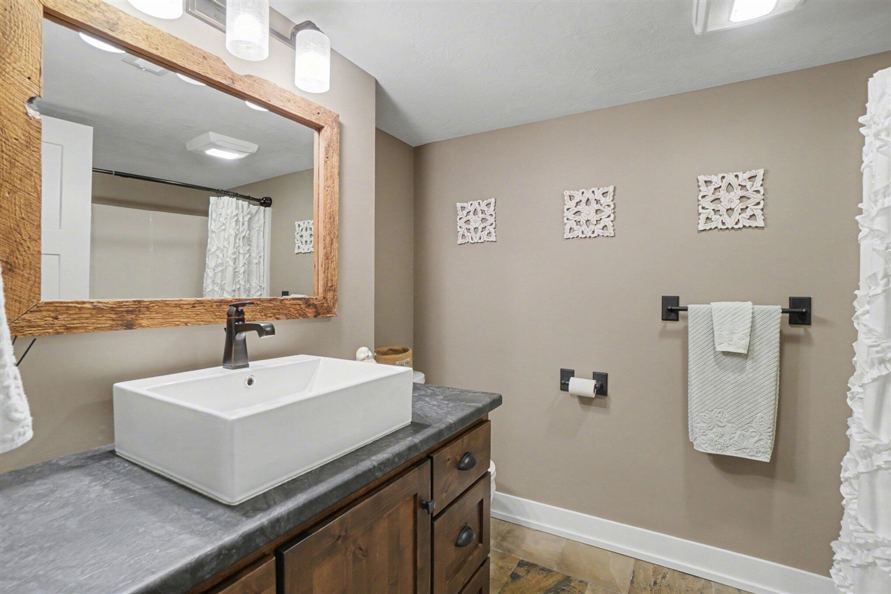 5327 128th Avenue, Fennville, MI, 49408-9472