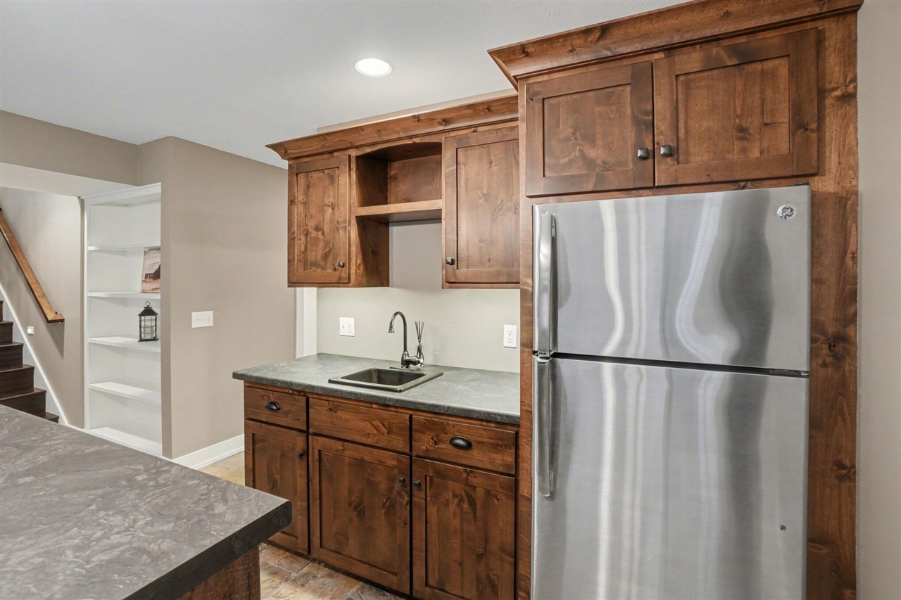 5327 128th Avenue, Fennville, MI, 49408-9472