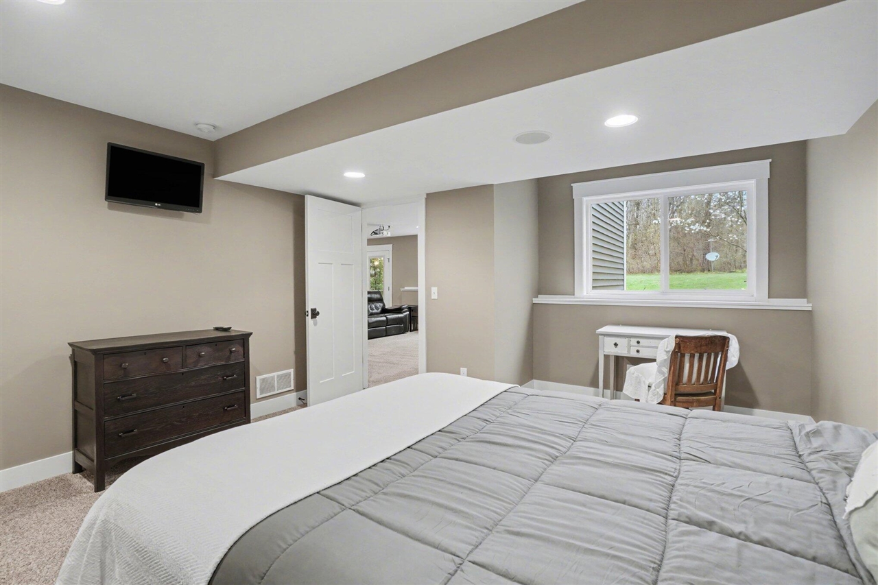 5327 128th Avenue, Fennville, MI, 49408-9472