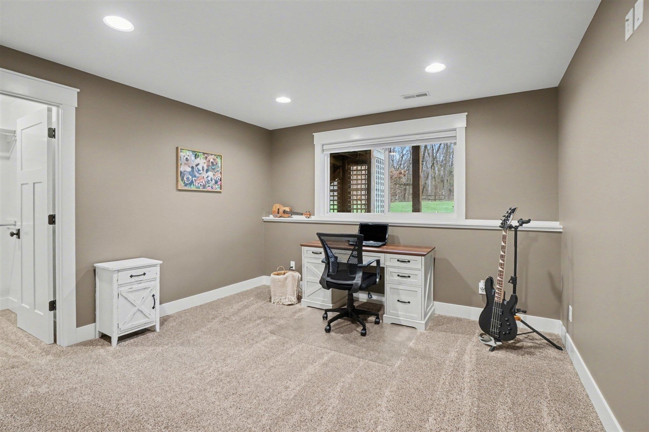 5327 128th Avenue, Fennville, MI, 49408-9472