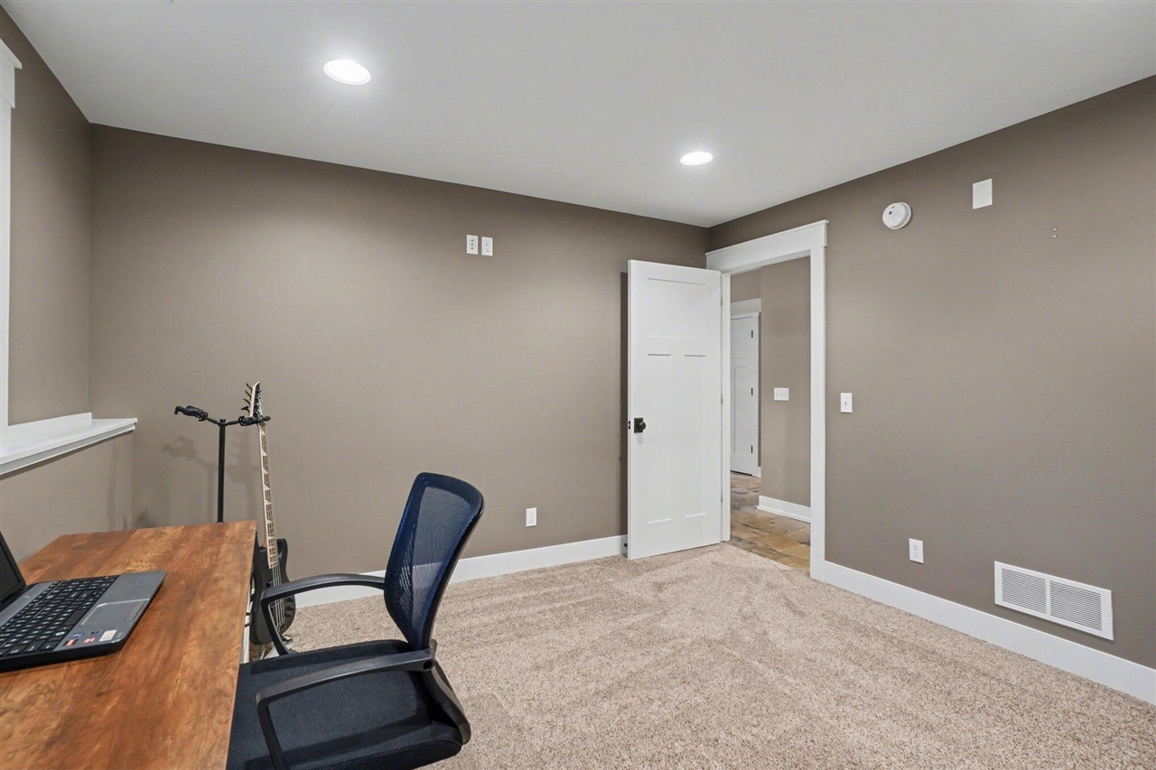 5327 128th Avenue, Fennville, MI, 49408-9472