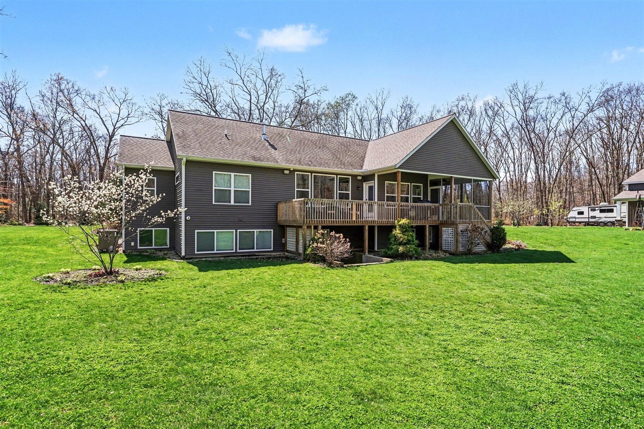 5327 128th Avenue, Fennville, MI, 49408-9472