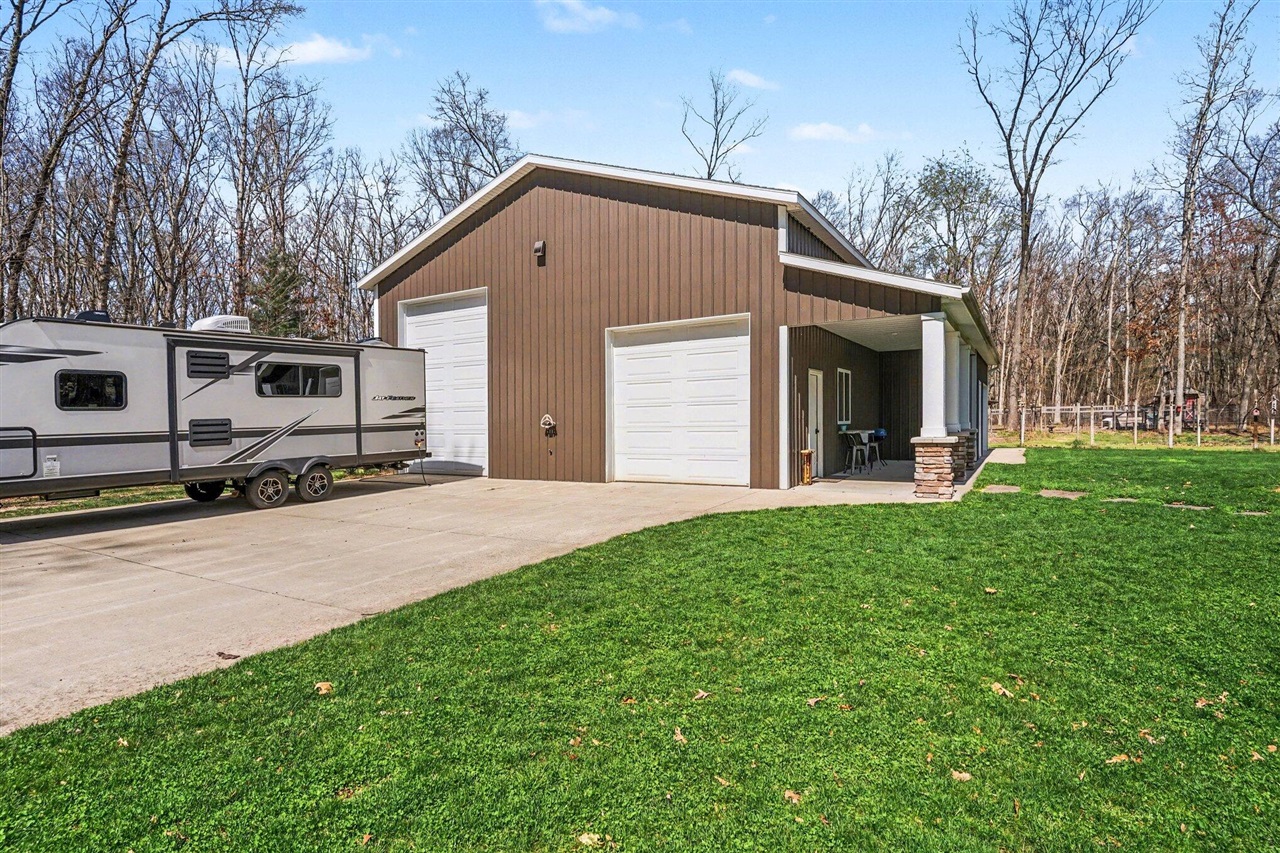 5327 128th Avenue, Fennville, MI, 49408-9472