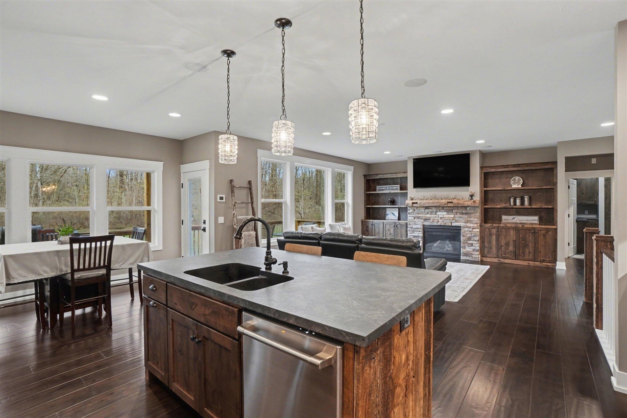 5327 128th Avenue, Fennville, MI, 49408-9472