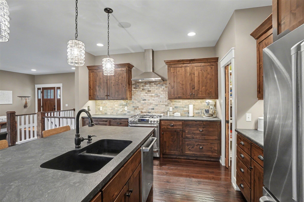 5327 128th Avenue, Fennville, MI, 49408-9472