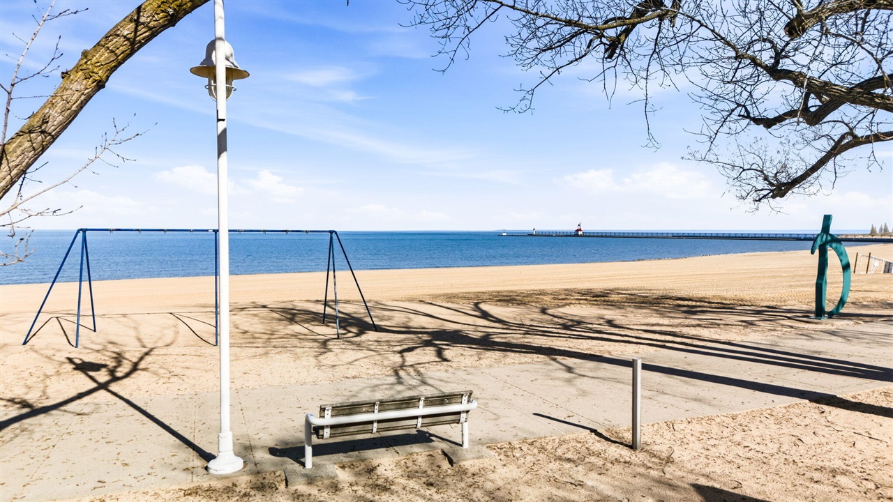 619 Lake Street, Saint Joseph, MI, 49085-1075