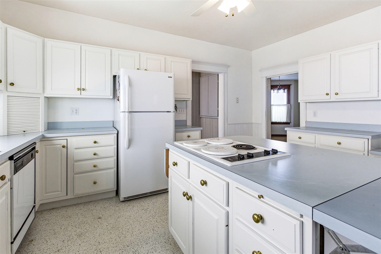 619 Lake Street, Saint Joseph, MI, 49085-1075