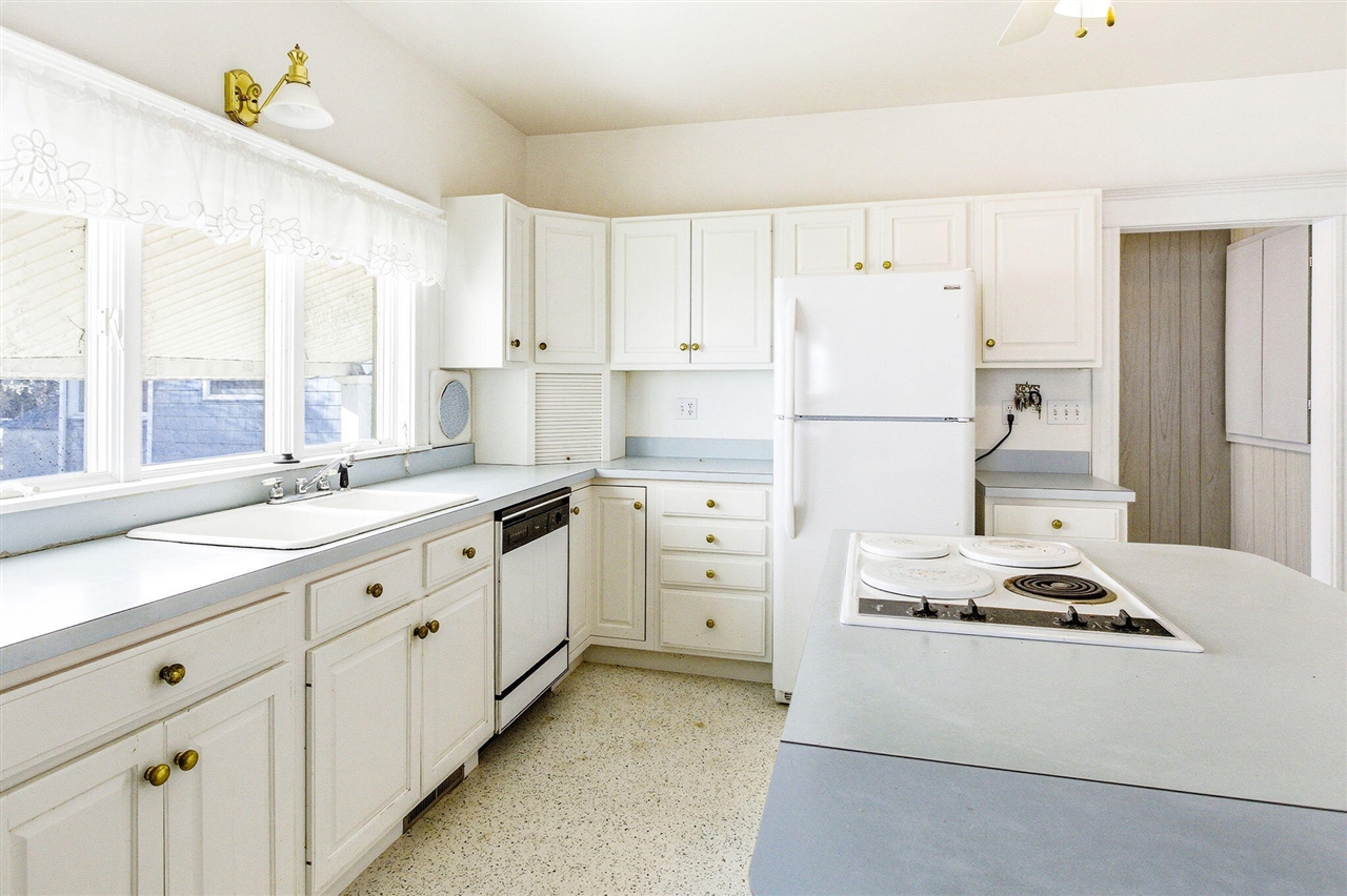 619 Lake Street, Saint Joseph, MI, 49085-1075