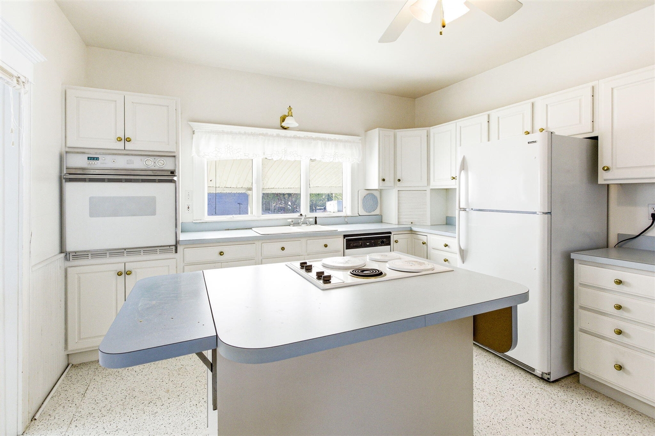 619 Lake Street, Saint Joseph, MI, 49085-1075