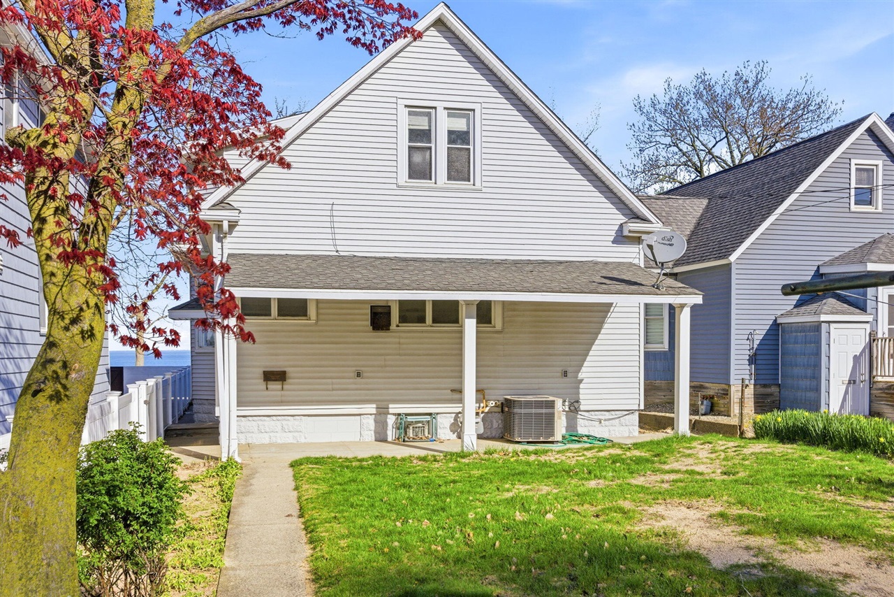 619 Lake Street, Saint Joseph, MI, 49085-1075