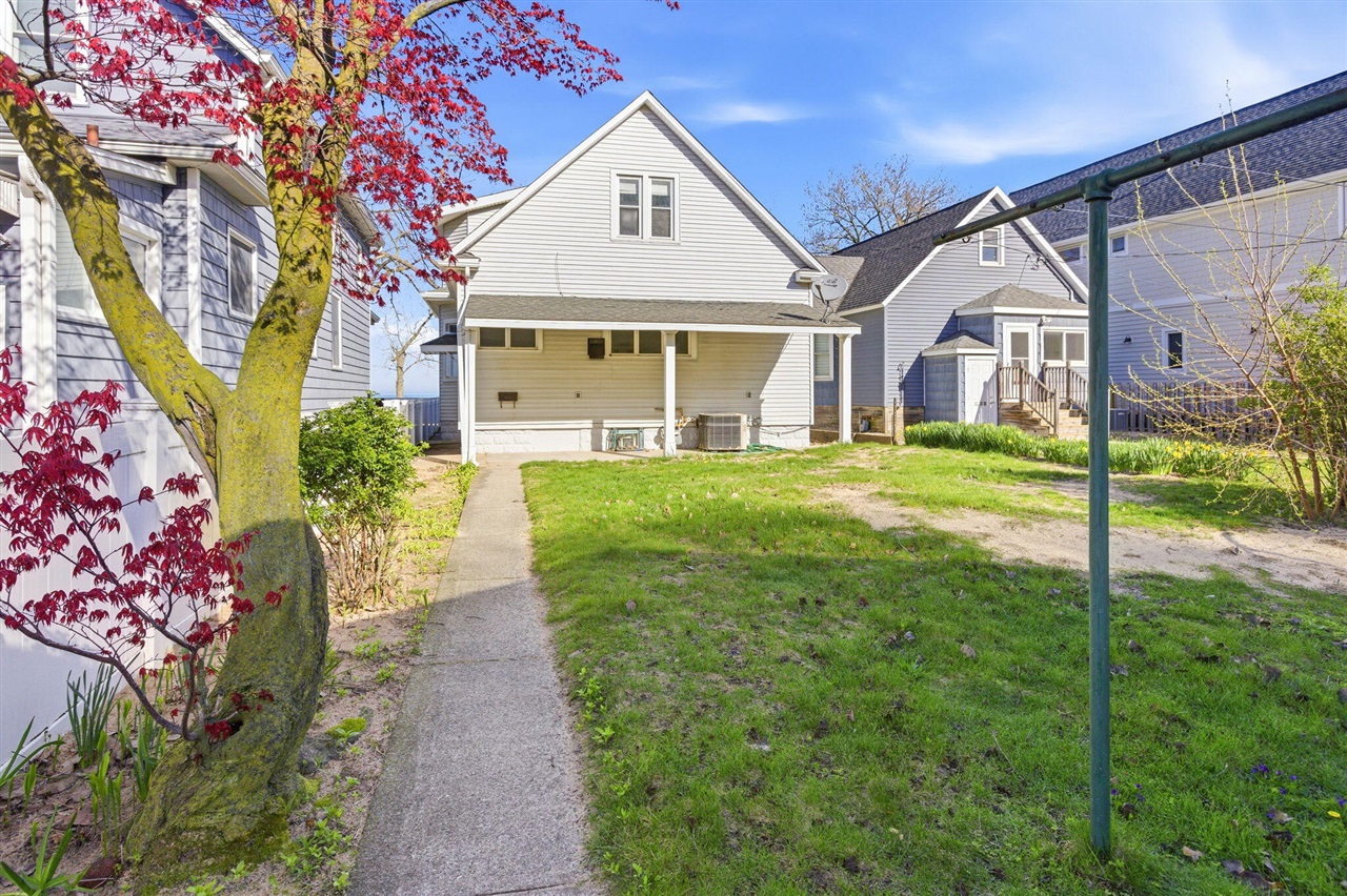 619 Lake Street, Saint Joseph, MI, 49085-1075