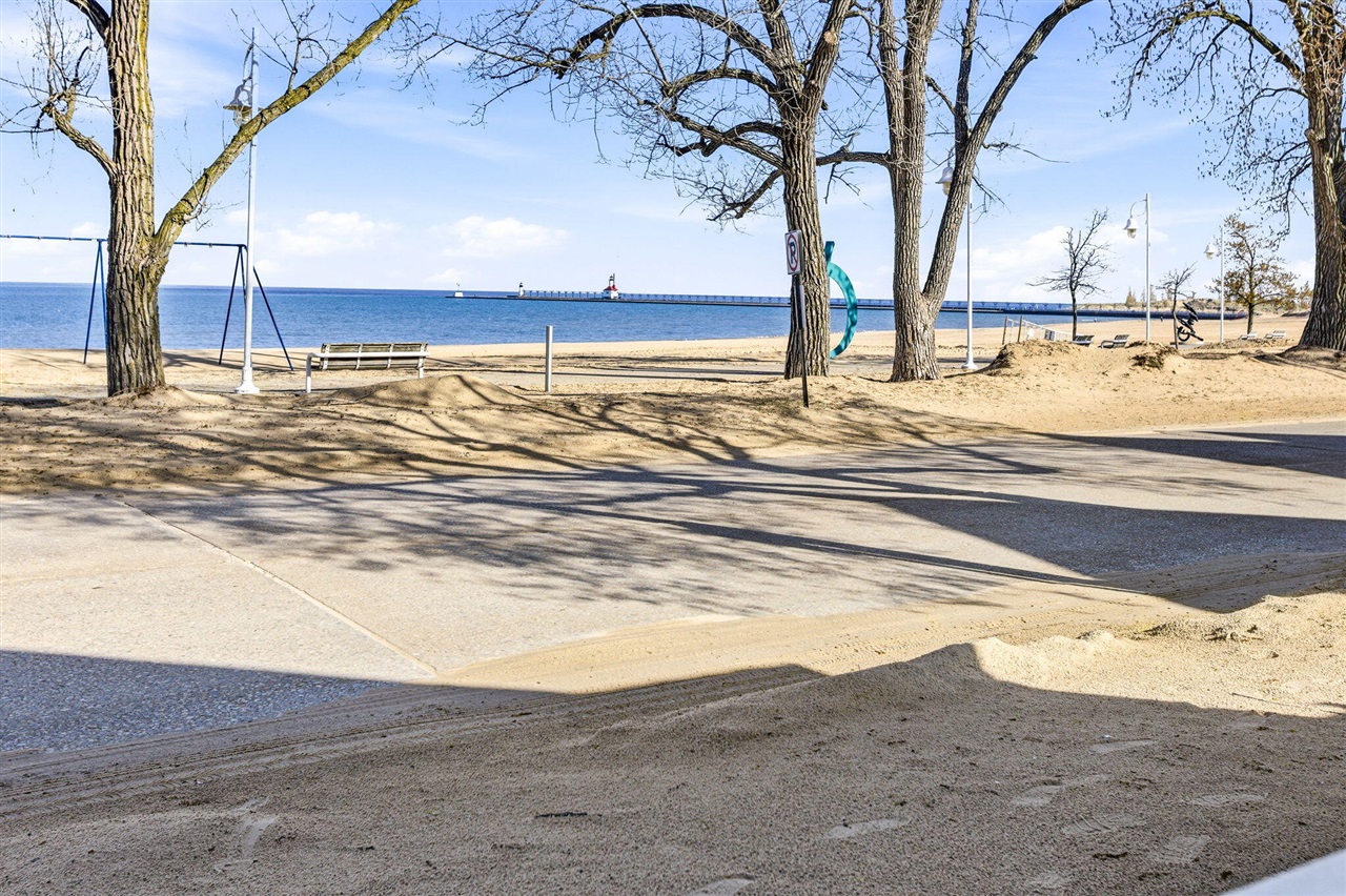 619 Lake Street, Saint Joseph, MI, 49085-1075