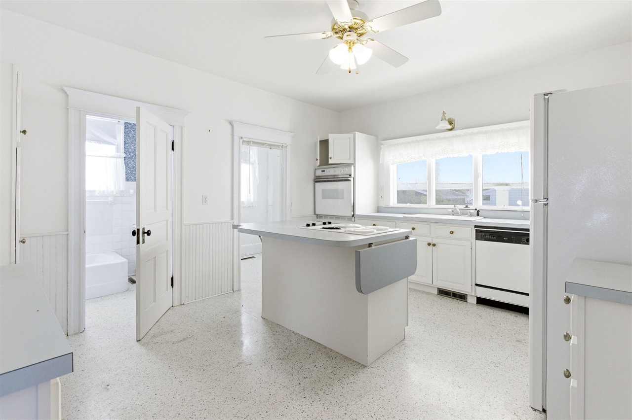 619 Lake Street, Saint Joseph, MI, 49085-1075