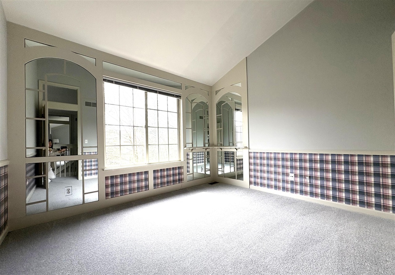 5611 Versailles Avenue, Ann Arbor, MI, 48103-9084