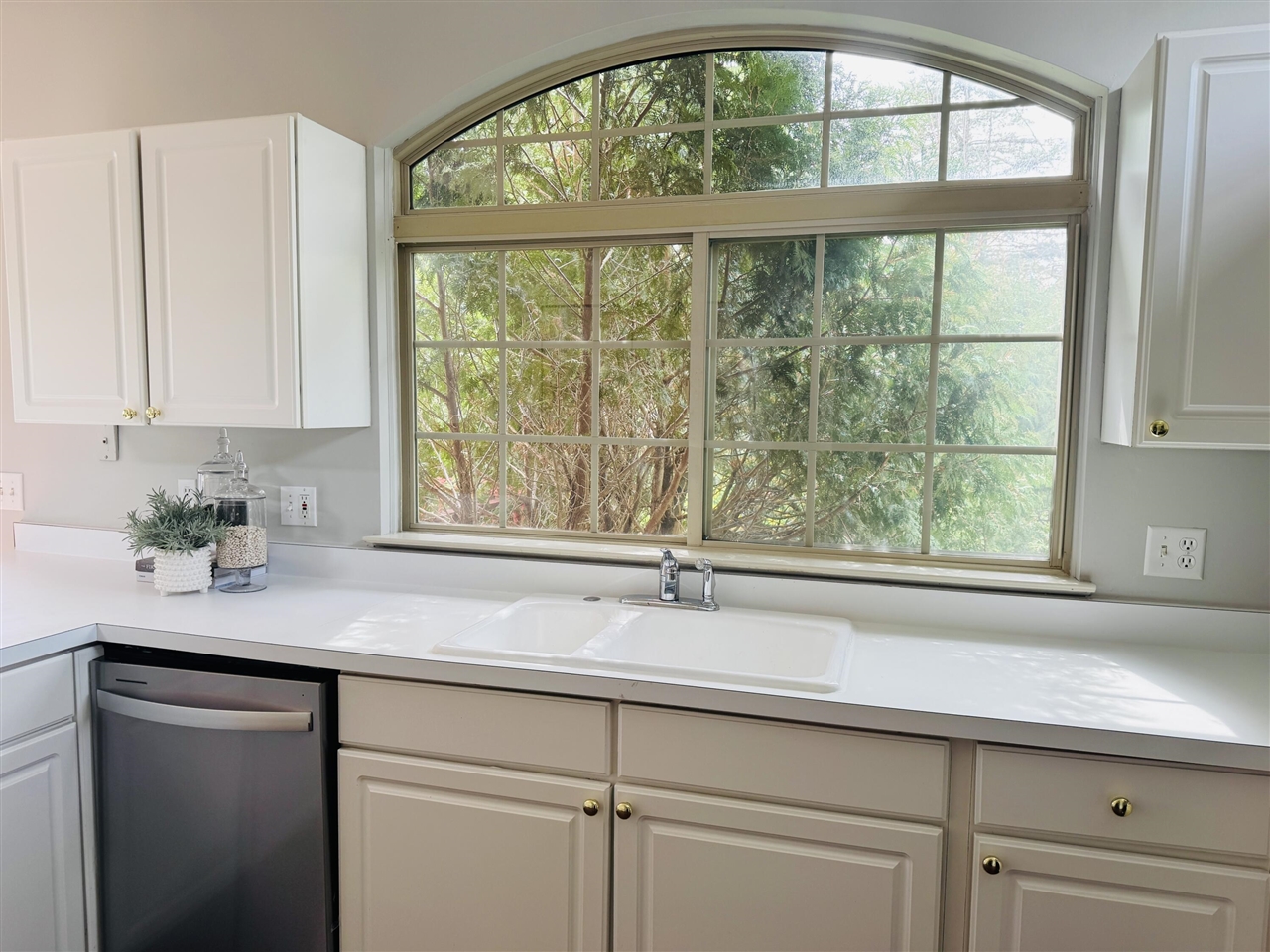 5611 Versailles Avenue, Ann Arbor, MI, 48103-9084