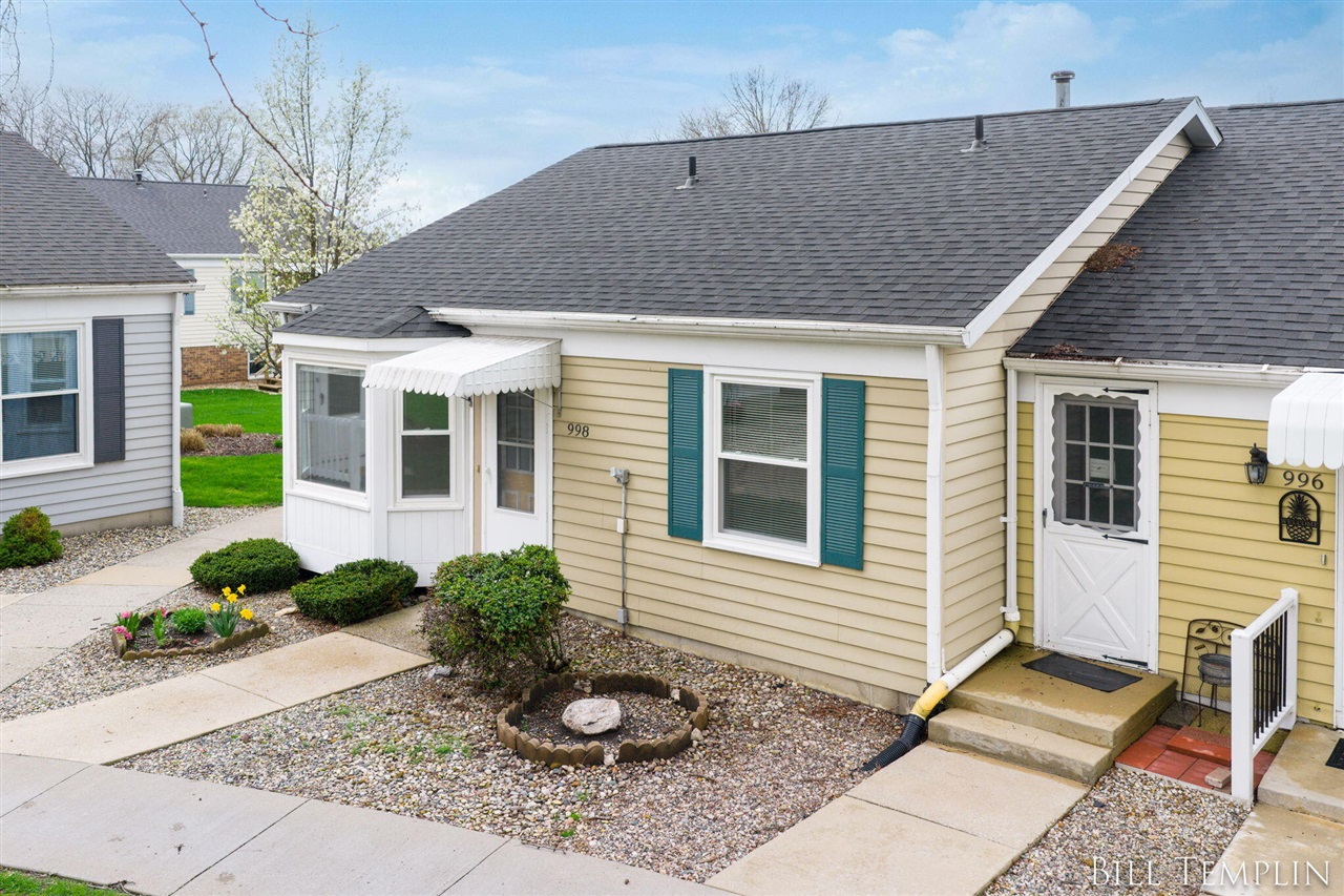 998 Village Lane, Jenison, MI, 49428-8338