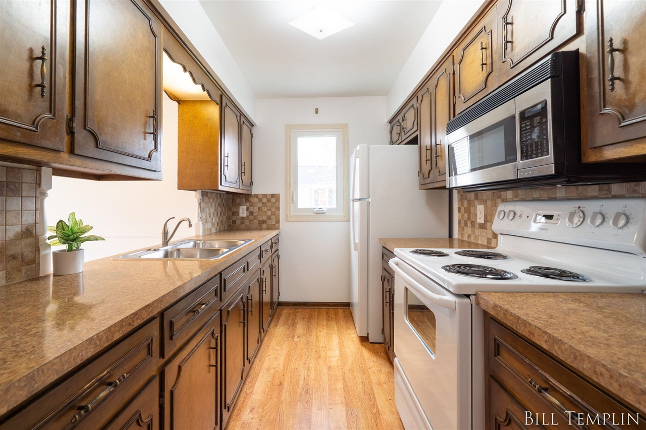 998 Village Lane, Jenison, MI, 49428-8338
