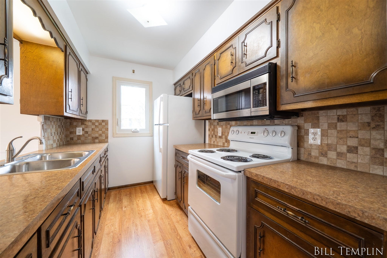 998 Village Lane, Jenison, MI, 49428-8338