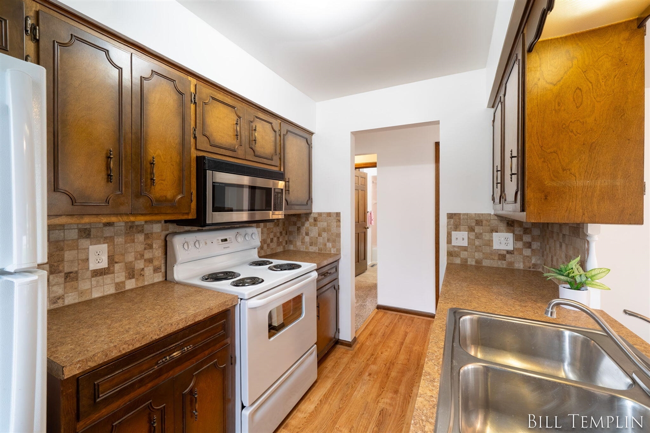 998 Village Lane, Jenison, MI, 49428-8338