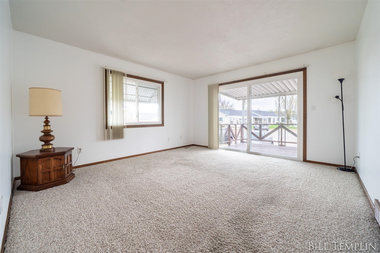 998 Village Lane, Jenison, MI, 49428-8338