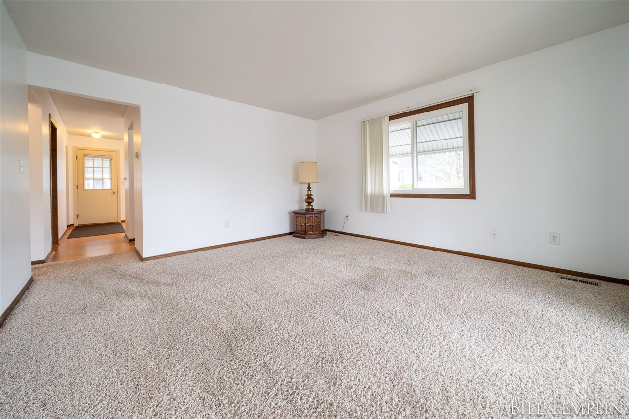 998 Village Lane, Jenison, MI, 49428-8338