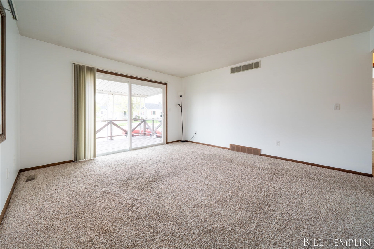998 Village Lane, Jenison, MI, 49428-8338