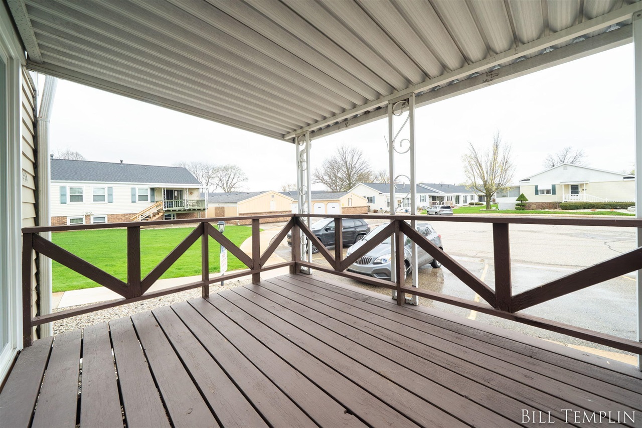998 Village Lane, Jenison, MI, 49428-8338