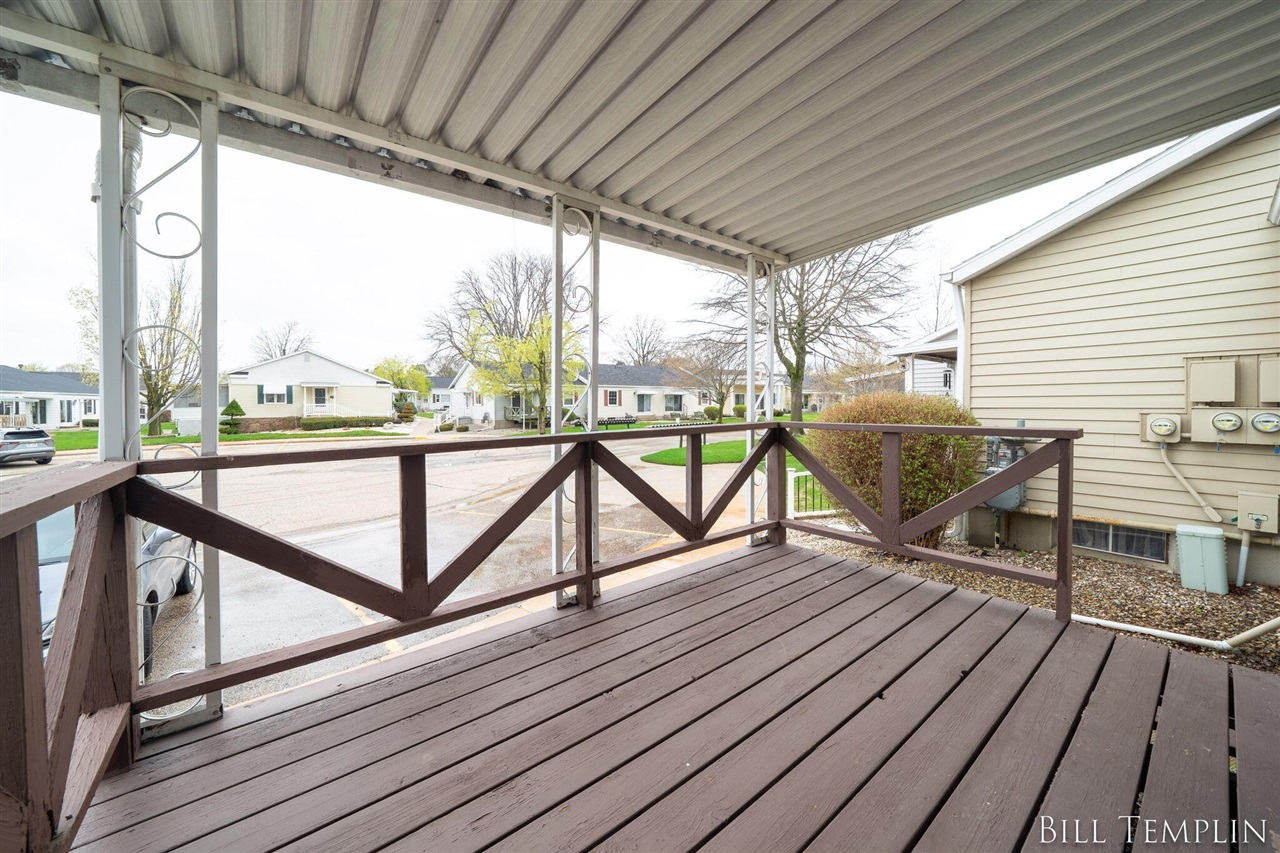 998 Village Lane, Jenison, MI, 49428-8338