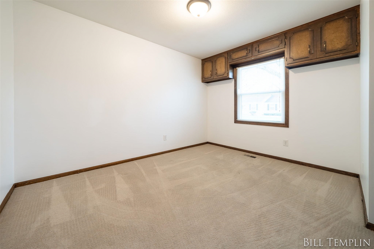 998 Village Lane, Jenison, MI, 49428-8338