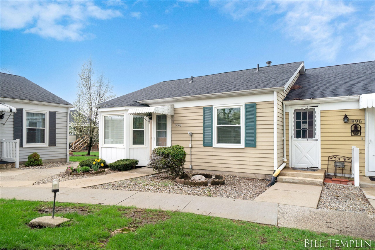 998 Village Lane, Jenison, MI, 49428-8338