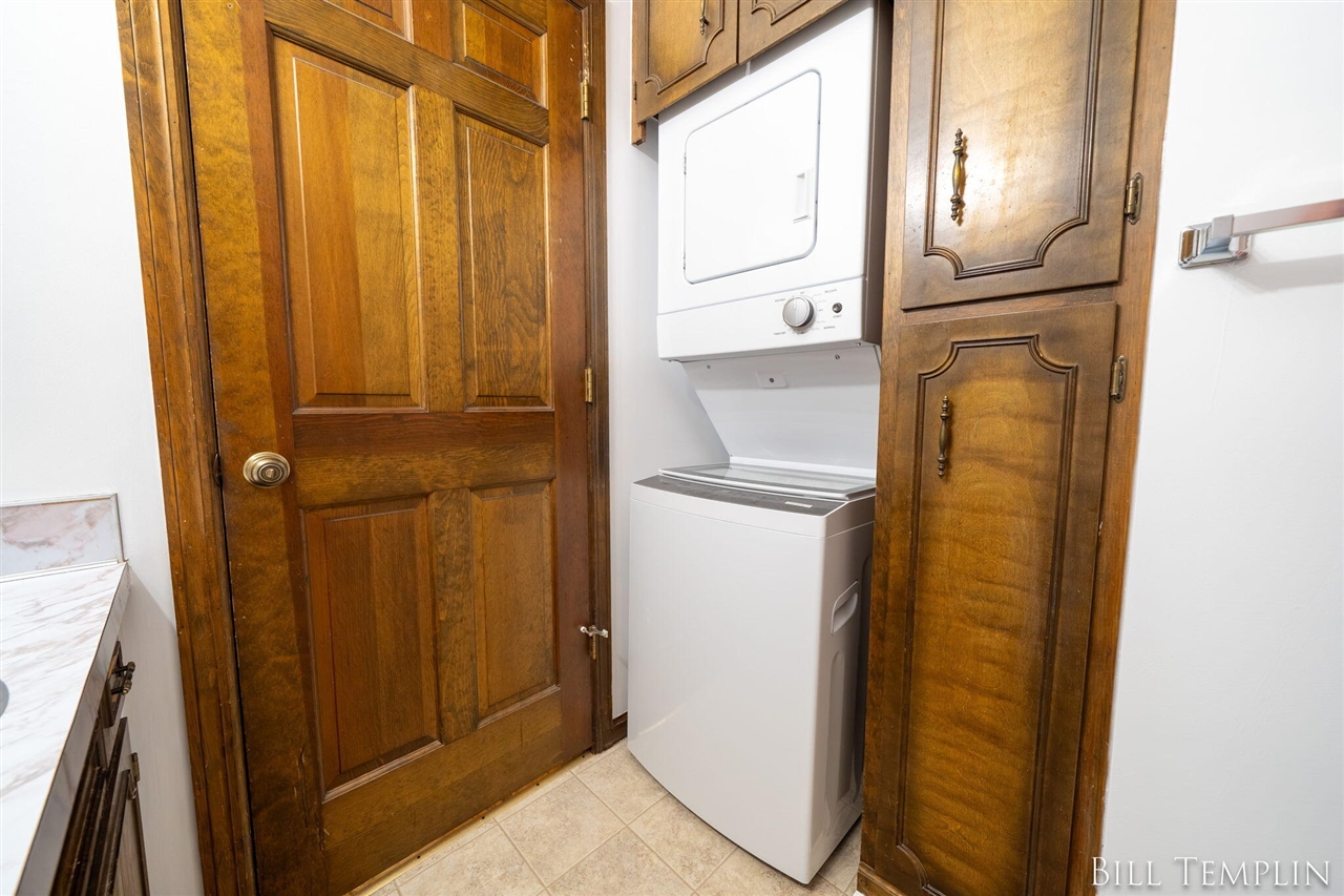 998 Village Lane, Jenison, MI, 49428-8338