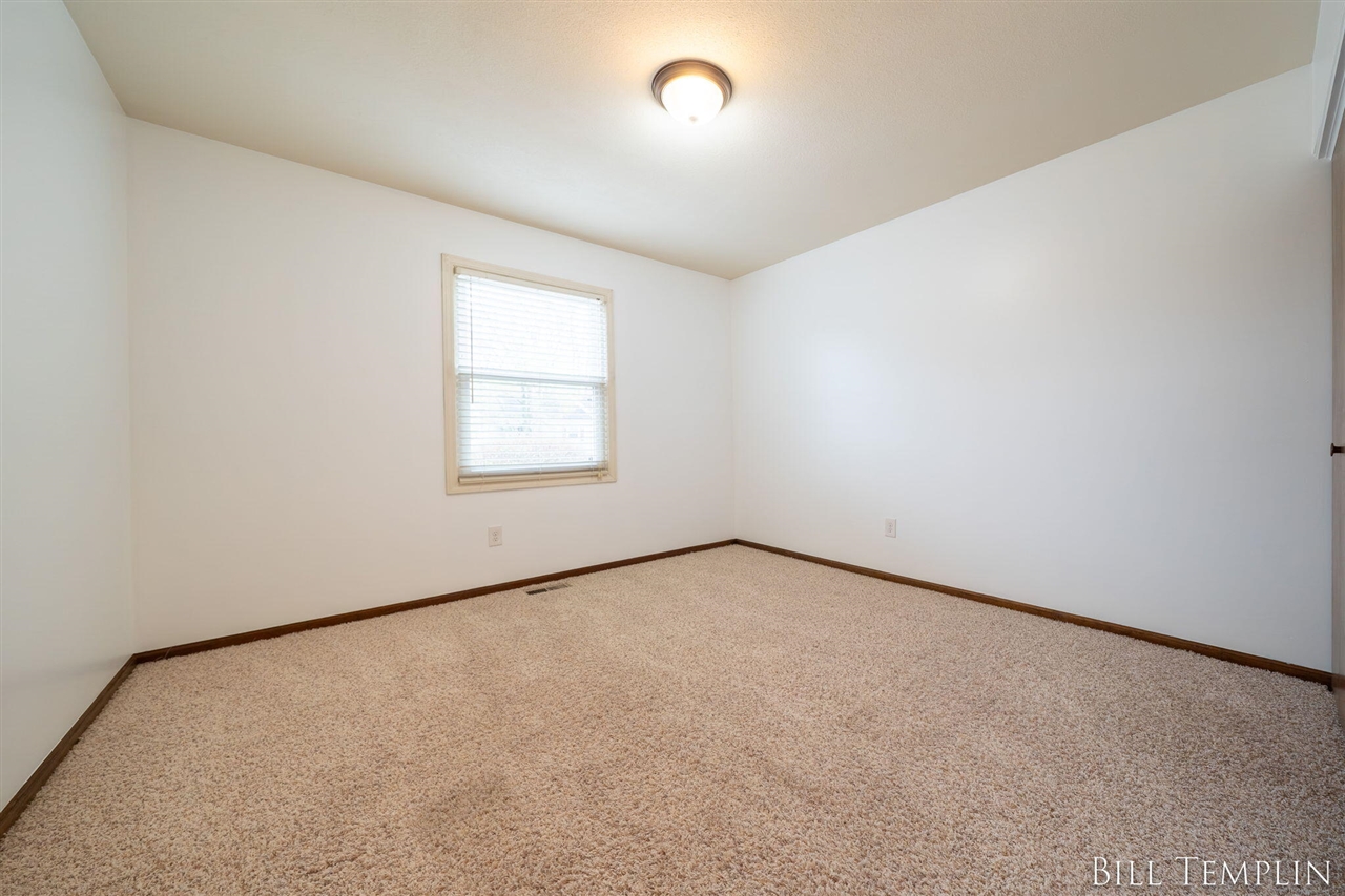 998 Village Lane, Jenison, MI, 49428-8338