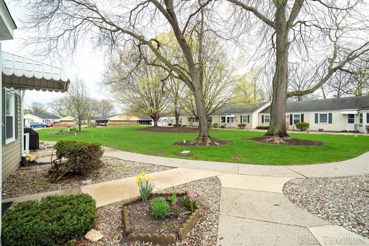 998 Village Lane, Jenison, MI, 49428-8338