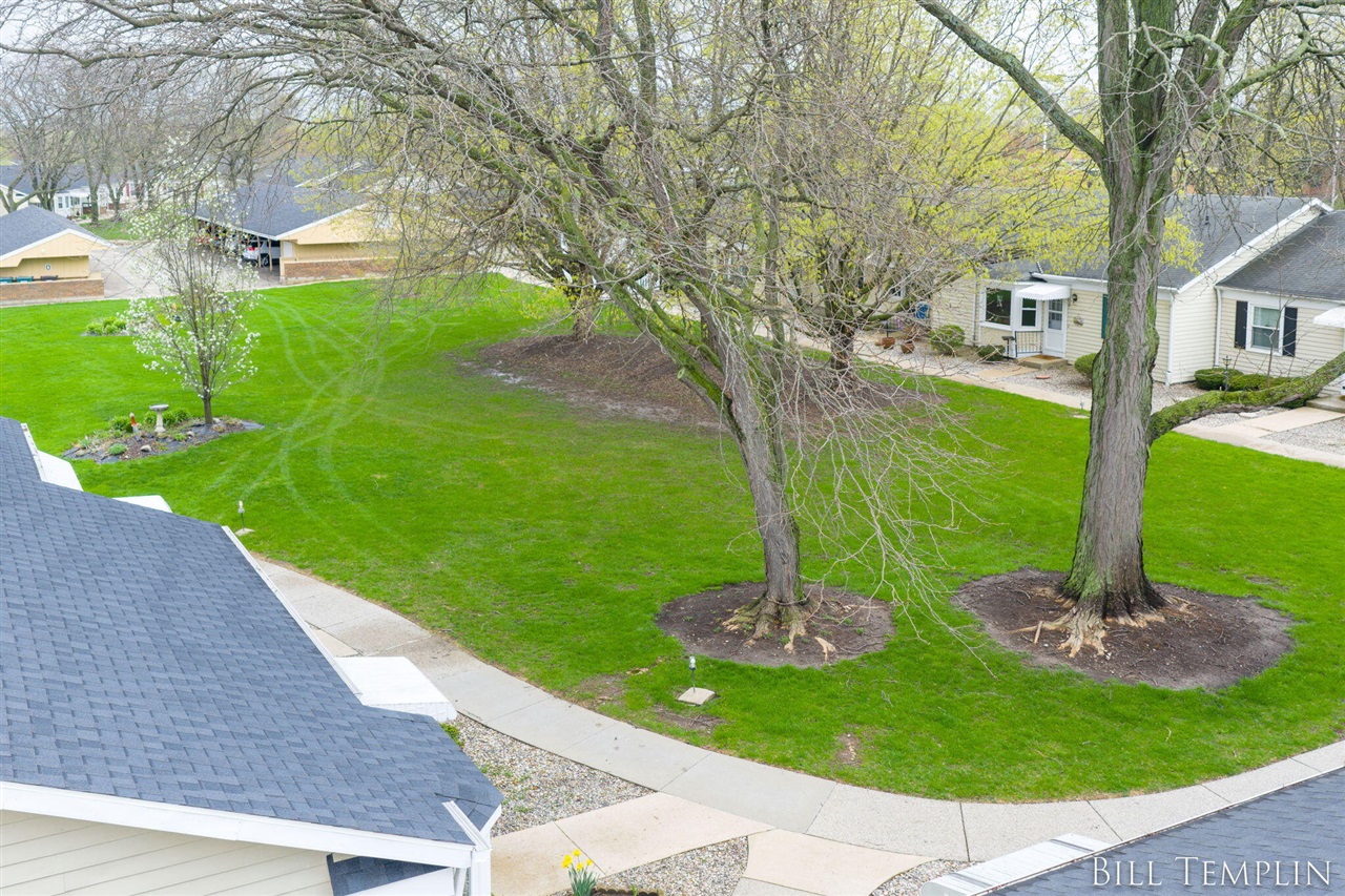 998 Village Lane, Jenison, MI, 49428-8338