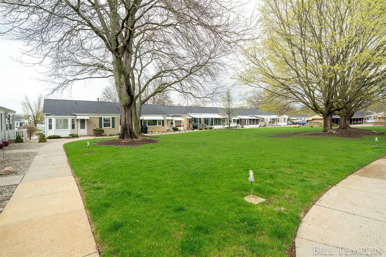 998 Village Lane, Jenison, MI, 49428-8338